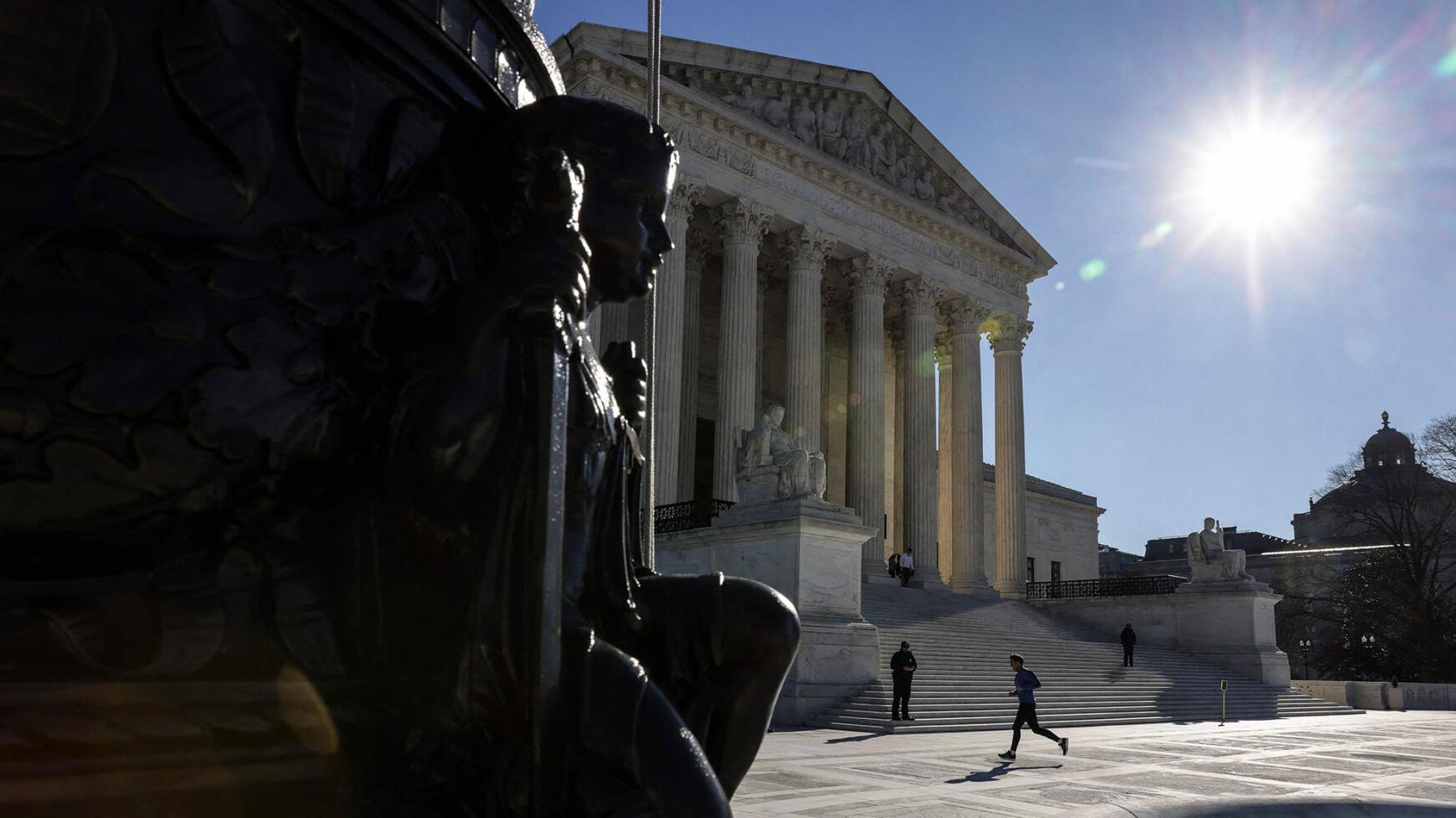 Meta, Twitter, Microsoft and others urge Supreme Court not to allow lawsuits against tech algorithms